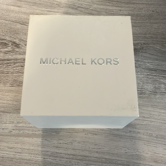 Gold Michael Kors watch EUC with box - Picture 7 of 7